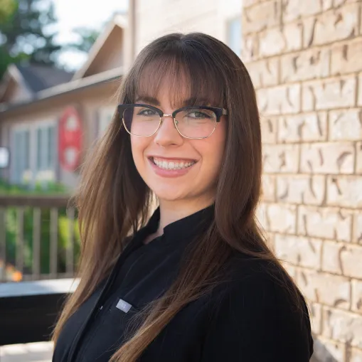 Halle - Dental Assistant